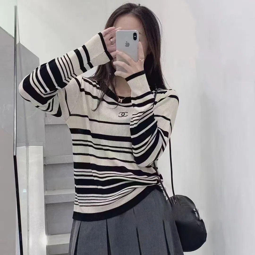 Versatile Letter Striped Short Sweater 0823112303