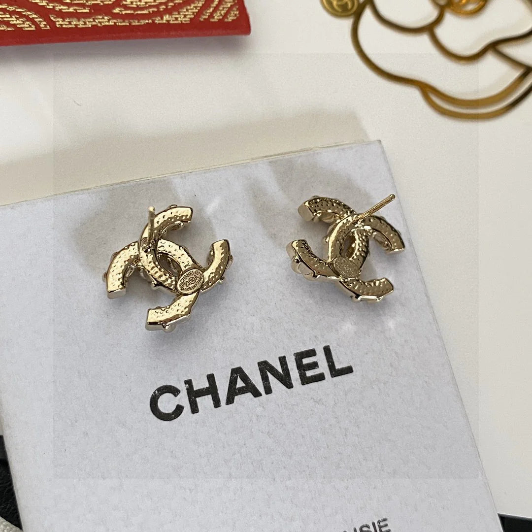 Super versatile new pearl earrings 1024040119