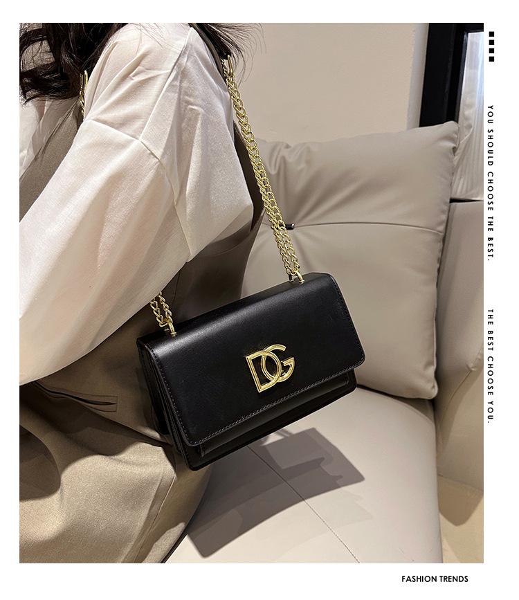 New Fashion Trend Shoulder Messenger Bag All-match Tofu Bag 1024041614