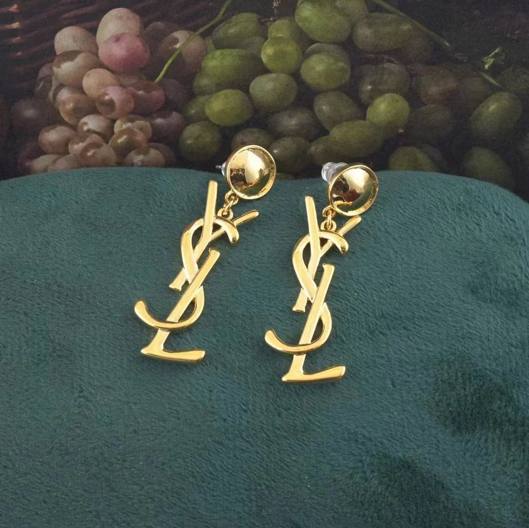 New Fashionable French Earrings 1024010317