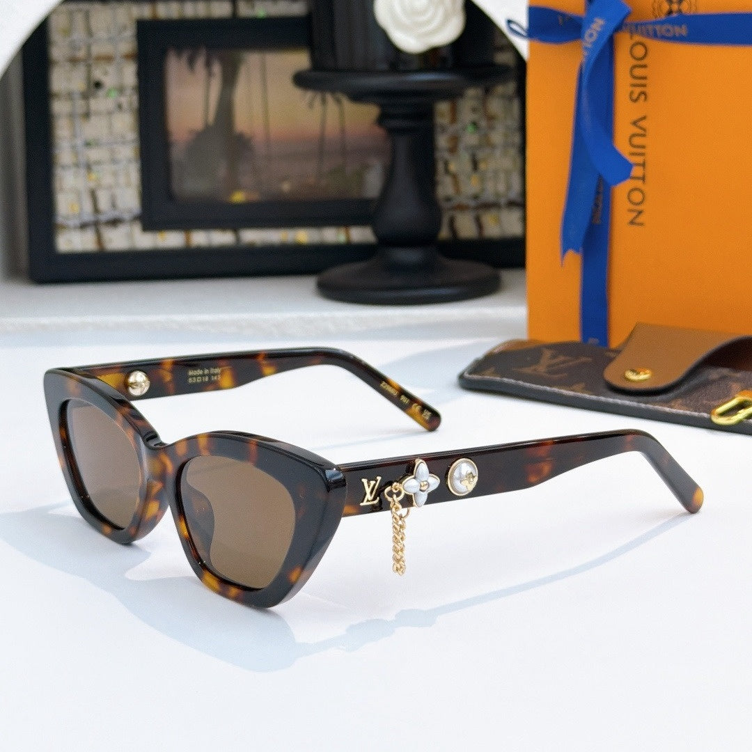 New Cat Eye LV Sunglasses With Chain XC1312102607