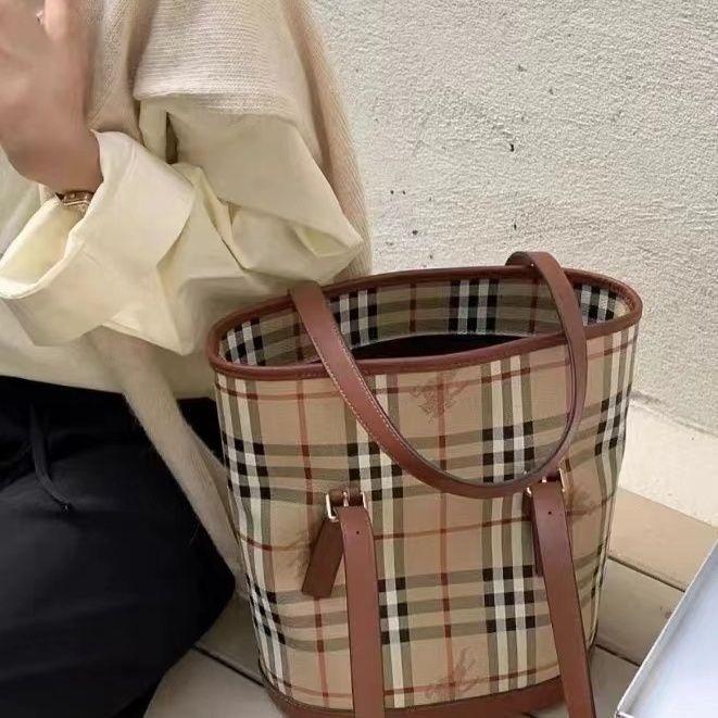 New Bucket Shoulder Handbag Fashion Versatile Classic Check Women's Bag 1024031513