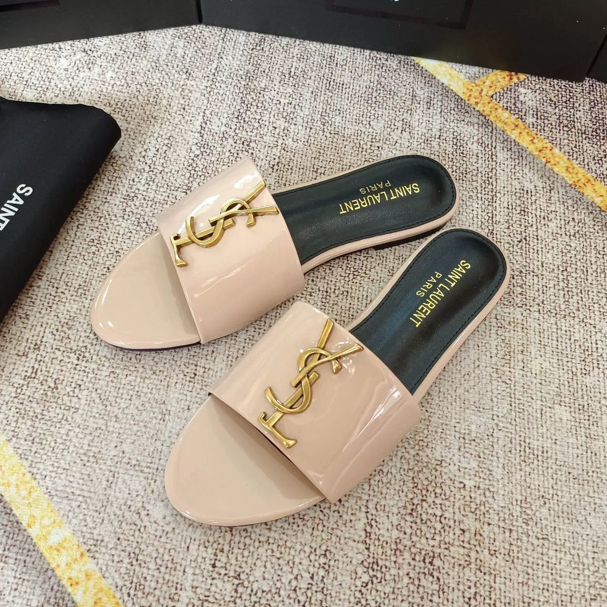 New Slippers Fashion Sandals 1024031124