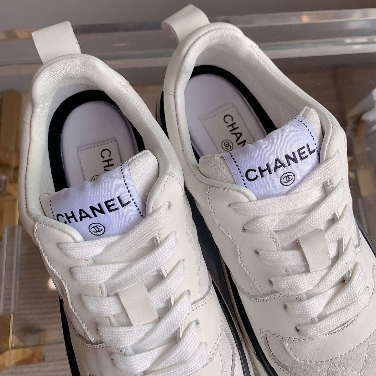 Classic versatile rhombus sneakers 1824061007