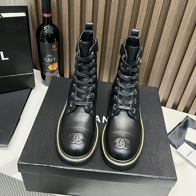 Fashion classic versatile women's boots 1023120419
