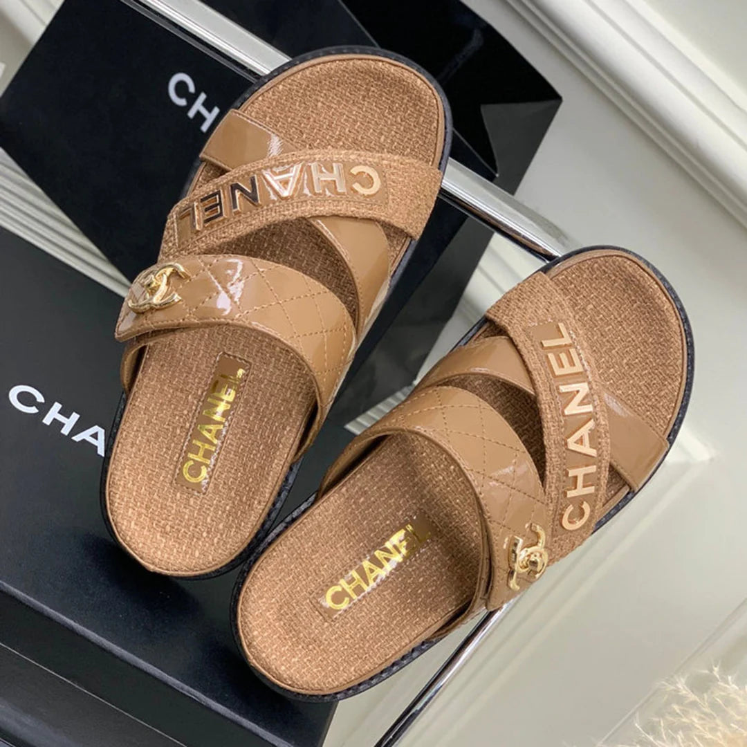 New fashionable and versatile sandals and slippers 1024070126