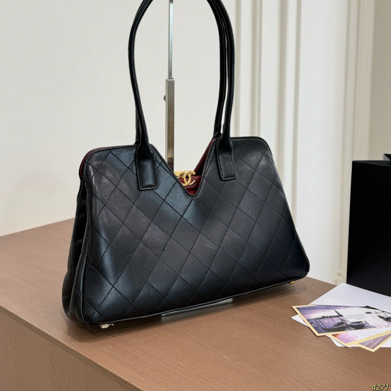 New Fashion Women's CC Handbag CWT1326092301