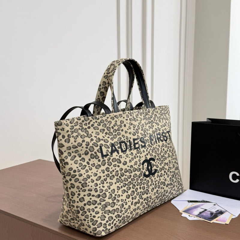 New Fashion Women's CC Handbag CWT1326092302