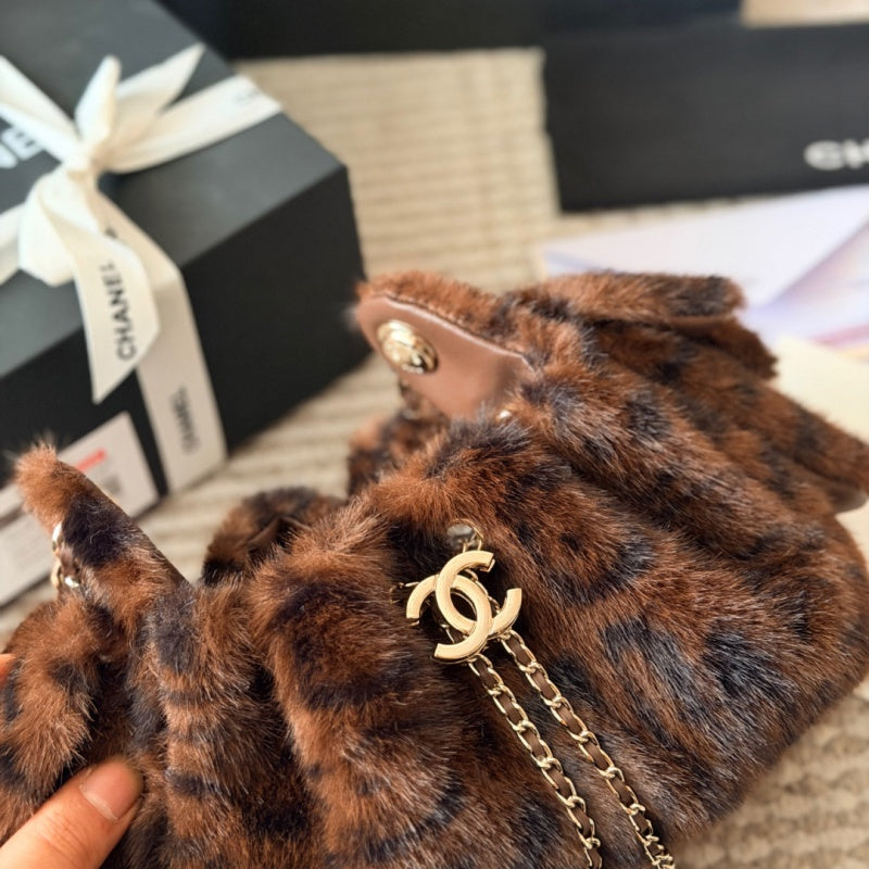 New Fashion Women CC Furry Chain Crossbody Bag XC1326092922