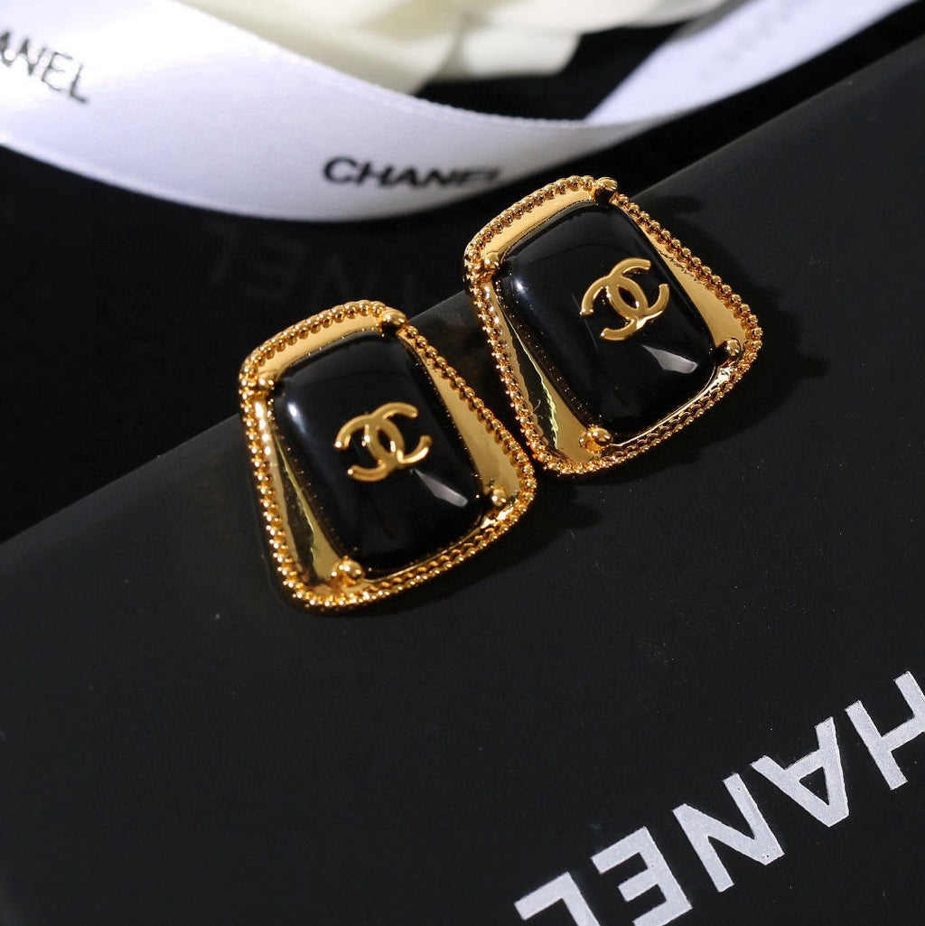 New Vintage Enamel Double C Square Stud Earrings ZS1326100904