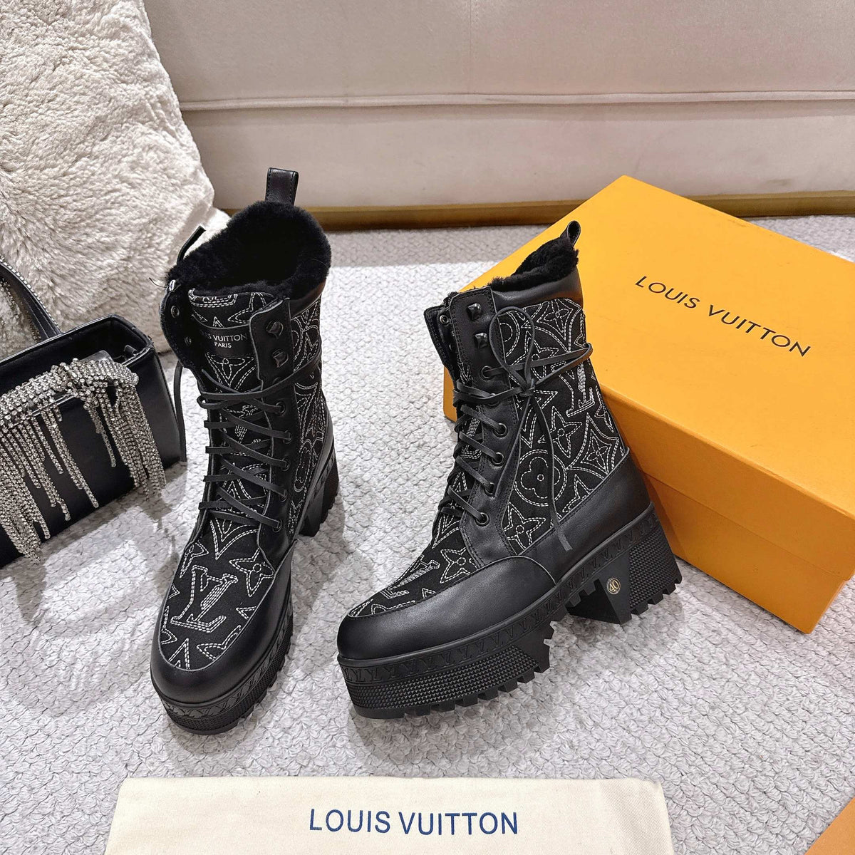New Arrival Women's Fleece Lined Platform Martin Boots SZ1326102313